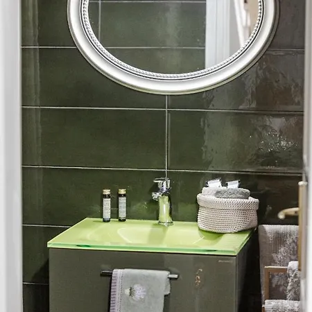 Cicones Boutique * העיירה סקיאתוס